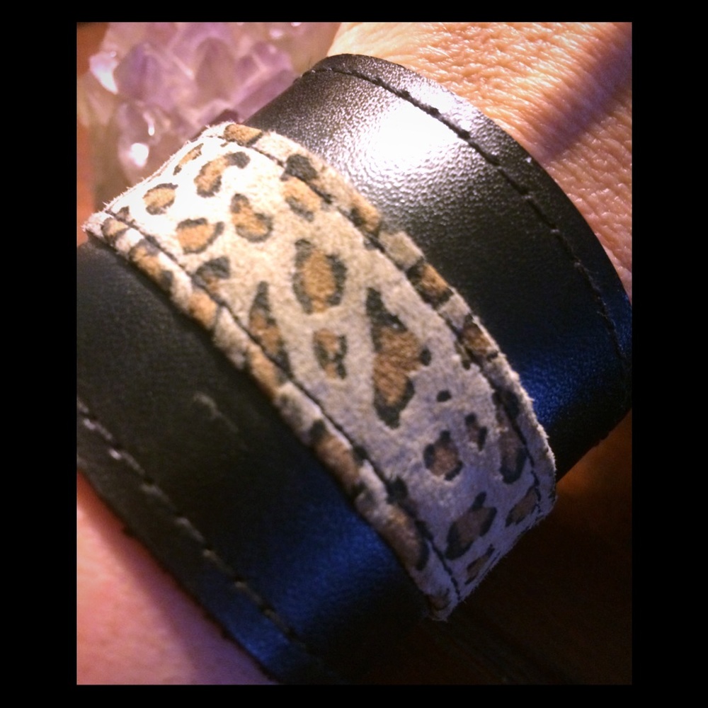 🌙 New-Black Leather & Leopard Bracelet